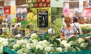 Os acordos entre produtores e hipermercados facilitam a venda da produção nacional