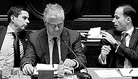 Vítor Gaspar e Pedro Mota Soares (à dir.) estão com problemas Vítor Gaspar e Pedro Mota Soares (à dir.) estão com problemas