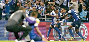O golo de Kelvin deu origem a uma explosão de euforia no Dragão. O segundo golo do FC Porto foi fabricado por dois jogadores que saíram do banco. Liedson foi o Responsável pela assistência para Kelvin.