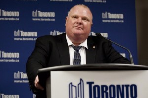 O presidente da cidade de Toronto, Rob Ford, nega as alegações de que fuma crack, durante a conferência de imprensa na câmara municipal - dia 24 de maio. (The Canadian Press / Michelle Siu)