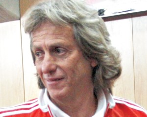 Jorge Jesus admite que a derrota em Amesterdão afetou a equipa, mas diz que ainda acredita na conquista do título nacional