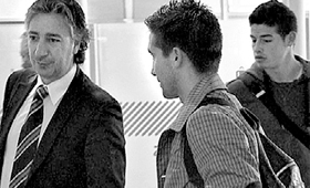 O CM apanhou ontem os jogadores João Moutinho e James Rodriguez, do FC Porto, momentos antes de viajarem para o Mónaco, acompanhados pelo empresário Jorge Mendes O CM apanhou ontem os jogadores João Moutinho e James Rodriguez, do FC Porto, momentos antes de viajarem para o Mónaco, acompanhados pelo empresário Jorge Mendes