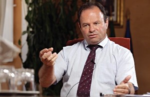 Apesar da decisão do tribunal, Macário mantém-se em funções como presidente da Câmara de Faro