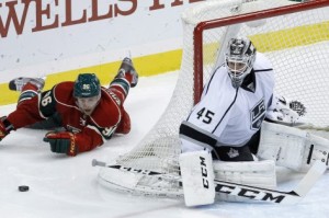 O ex-guarda redes dos Los Angeles Kings, Jonathan Bernier, durante um jogo da NHL, em St. Paul, Minnesota - 23 de abril de 2013. (Associated Press/Ann Heisenfelt)