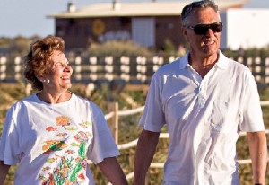 Cavaco Silva em passeio com a sua mulher em Albufeira