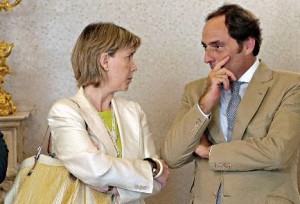 Maria Luís Albuquerque e Paulo Portas omitiram redução dos ordenados