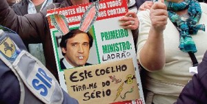 Os cortes nas pensões dos funcionários públicos entram em vigor em 2014
