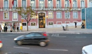 Os investigadores não descobriram escutas montadas no largo do Rato (Foto de Vítor Mota)
