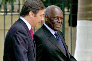 O Governo está a tentar melhorar relação com Angola