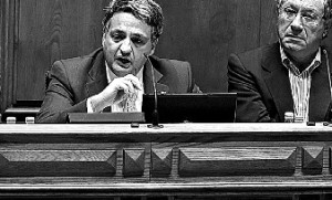 O ministro da Saúde, Paulo Macedo (ao centro), foi ouvido pelos deputados da Comissão da Saúde (foto de Manuel De Almeida/LUSA)