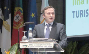 Vítor Fraga durante a sua intervenção na qual anunciou semanas dedicadas ao Golfe, ao Surf e às caminhadas