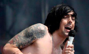 Ian Watkins admitiu tentativa de violação de bebé de um ano.