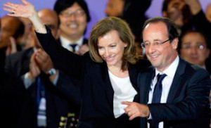 Hollande vivem em união de facto com Valérie Trierweiler desde a separação de Ségoléne Royal