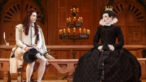 Produção da Shakespeare’s Globe "Twelfth Night", dirigida por Tim Carroll, no Teatro Belasco, em Nova York. (AP Photo/Boneau/Bryan-Brown, Copyright Joan Marcus)