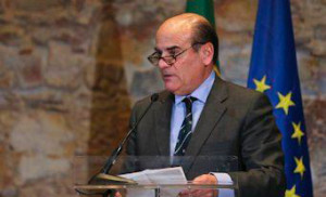 António Rendas, presidente do CRUP (Conselho de Reitores das Universidades Portuguesas), discursa durante a cerimónia de assinatura