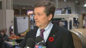 O presidente eleito John Tory fala com os repórteres na Royal Agricultural Winter Fair, na manhã de sexta-feira