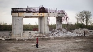 Uma visão geral tirada no domingo, 18 de maio, 2014, dos restos da fábrica de gás (800 megawatts) em Mississauga que teve a sua construção cancelada antes da eleição provincial geral de 2011. (The Canadian Press / Chris Young)