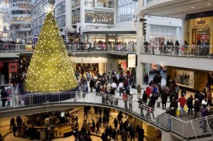 Foto de arquivo de compras de Natal no Eaton Centre. The Canadian Press / Darren Calabrese