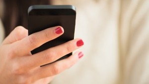 Os tempos médios de espera para a linha telefónica do ministério do Desenvolvimento Social da Columbia Britânica (B.C.) aumentaram de menos de nove minutos, em janeiro de 2014, para 34 minutos, em dezembro (Aaron Amat / Shutterstock)