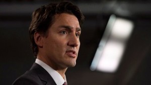 O líder Liberal Justin Trudeau fala durante uma conferência de imprensa no Parliament Hill, em Otava - 28 de janeiro de 2015. The Canadian Press / Adrian Wyld