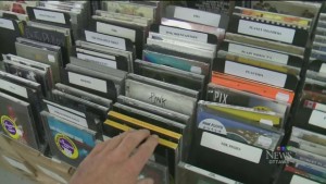 É o fim de uma era para um negócio de longa data em Otava. No domingo, o CD Warehouse fechou as suas portas de vez, depois de 24 anos na indústria. (Fonte CTV Otava)