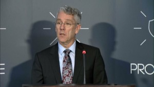 As companhias de cabo e de satélite serão agora obrigadas a oferecer um pacote básico de TV a um custo máximo de 25 dólares por mês, decidiu a CRTC