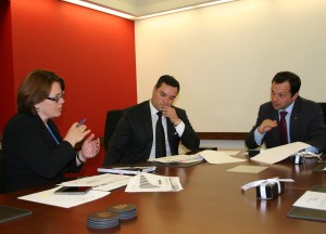Alexandre Gaudêncio, à direita, ficou a perceber que Brampton é uma “cidade pujante e que está a crescer a olhos vistos”. Na foto, com Martin Medeiros, ao centro, e Cassandra Baccardax. LA/CMC
