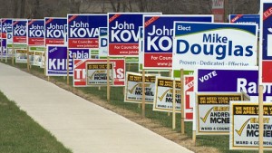 Vinte e seis pessoas estão a disputar a eleição intercalar em Mississauga para eleger o novo titular do assento municipal vago (Ward 4) na segunda-feira. (CBC)
