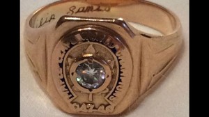 Este anel Stanley Cup foi roubado de um ex-jogador dos Maple Leafs em North York. (Divulgação da polícia de Toronto)