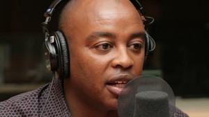 François Bugingo, correspondente estrangeiro freelance do Quebec, tem colaborado para órgãos de comunicação, incluindo a 98.5 FM, La Presse, TVA, Le Devoir, Journal de Montréal e Radio-Canada. É acusado de inventar ou embelezar histórias, e foi suspenso por tempo indeterminado de contribuir para vários meios de comunicação. (Radio-Canada)