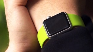 Jeffrey Macesin, multado por usar o seu Apple Watch durante a condução, fala à CTV Montreal, na quarta-feira, 27 de maio, 2015