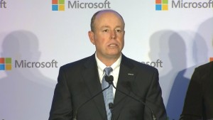 O chefe de operações [COO] da Microsoft, Kevin Turner é visto numa conferência de imprensa no Delta Toronto na terça-feira.