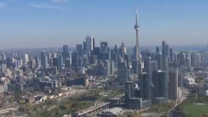 O horizonte de Toronto é visto do helicóptero da CTV News – 25 de junho, 2015.