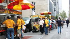 Os carrinhos The Halal Guys em Nova York (The Guys Halal / Facebook)