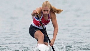 Laurence Vincent Lapointe do Canadá rema para a medalha de ouro, na prova feminina de C1 200m (canoa) nos Jogos Pan-Americanos de 2015 em Welland, Ontário, - 14 de julho de 2015. (Aaron Lynett/The Canadian Press)