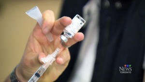 A Saúde Pública de Toronto diz que as vacinas de viagem devem ser cobertas pelo Programa de Seguro de Saúde do Ontário (OHIP), para proteger os viajantes e prevenir surtos no Canadá, quando os viajantes não vacinados regressam para casa.