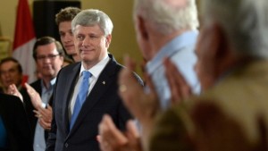 O líder conservador Stephen Harper faz uma paragem de campanha em Fredericton, New Brunswick - 17 de agosto de 2015. (The Canadian Press / Sean Kilpatrick)