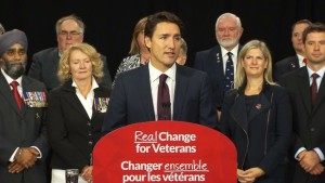 O líder Liberal Justin Trudeau fala num evento de campanha em Belleville, Ontário - 24 de agosto de 2015