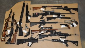 Houve mais de 100 tiroteios envolvendo ferimentos ou mortes em Toronto, 64 por cento mais do que tinha acontecido em igual período do ano passado.
