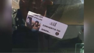 A polícia está a investigar dezenas de autocolantes pró-jihadistas que foram encontrados em carros estacionados em Repentigny no domingo