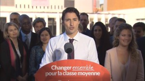 O líder Liberal Justin Trudeau está a prometer duplicar imediatamente o número de pedidos de entrada para os pais e avós de novos imigrantes de 5.000 para 10.000.