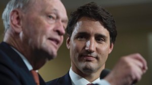 O líder Liberal Justin Trudeau e o ex-primeiro-ministro Jean Chretien falam durante uma conferência de imprensa em Hamilton, Ontário - 13 de setembro de 2015. The Canadian Press / Jonathan Hayward