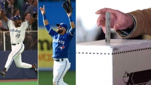Joe Carter comemora a vitória para os Blue Jays na World Series de 1993. Em 2015, os Jays estão novamente na corrida para o título, desta vez auxiliados por Jose Bautista. (Mark Duncan/Frank Gunn/Chris Young/Canadian Press)