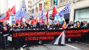 Professores marcham em Montreal para protestar contra as exigências do governo para turmas maiores e um congelamento dos salários (CTV Montreal / JL Boulch)