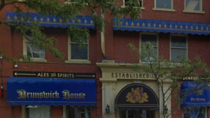 A Brunswick House em Toronto. Foto via Google Street View