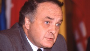 O primeiro-ministro de Manitoba Howard Pawley é mostrado nesta foto de arquivo de 1984. (The Canadian Press/Chuck Stoody)