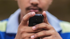 Em comunicado à imprensa, a Wind Mobile diz que a iniciativa visa tornar o processo de transição mais suave para os recém-chegados ao Canadá. (Dhiraj Singh / Bloomberg)