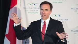 O ministro das Finanças Bill Morneau fala à Câmara de Comércio em Halifax na segunda-feira, 11 de janeiro de 2016. THE CANADIAN PRESS/Andrew Vaughan