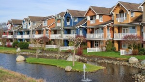 A CMHC sinalizou Saskatoon, Regina e Toronto para uma combinação de altos preços da habitação e construção excessiva. Os mercados de Calgary e Winnipeg também estavam a ficar com maior risco. (Volodymyr Kyrylyuk/Shutterstock)