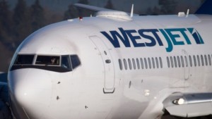 A WestJet anunciou na segunda-feira que está a reduzir o serviço de Edmonton e Calgary, ao mesmo tempo que reforça o seu plano de voo no Leste Canadiano. (Darryl Dyck/Canadian Press)